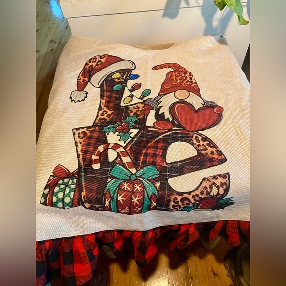 🎄Gnome Christmas Tree Skirt w/Buffalo Plaid Accent🎄 NWOT - Picture 1 of 5